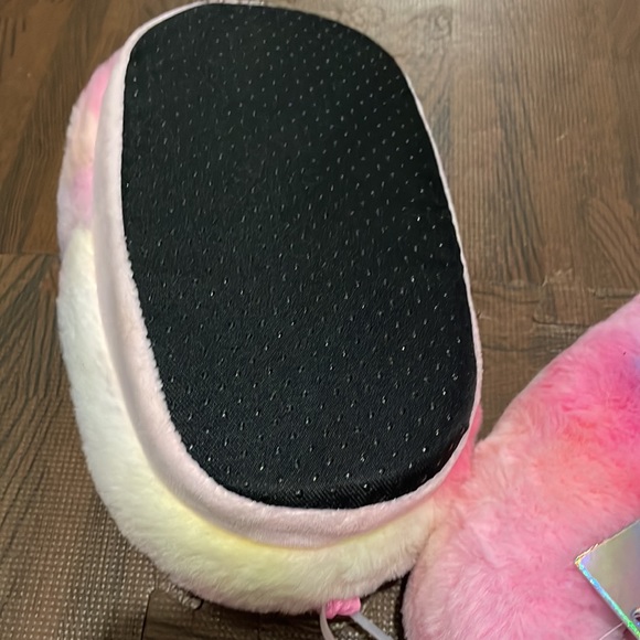 Under one sky pretty patches slippers size Large (4-6youth) - Picture 3 of 5